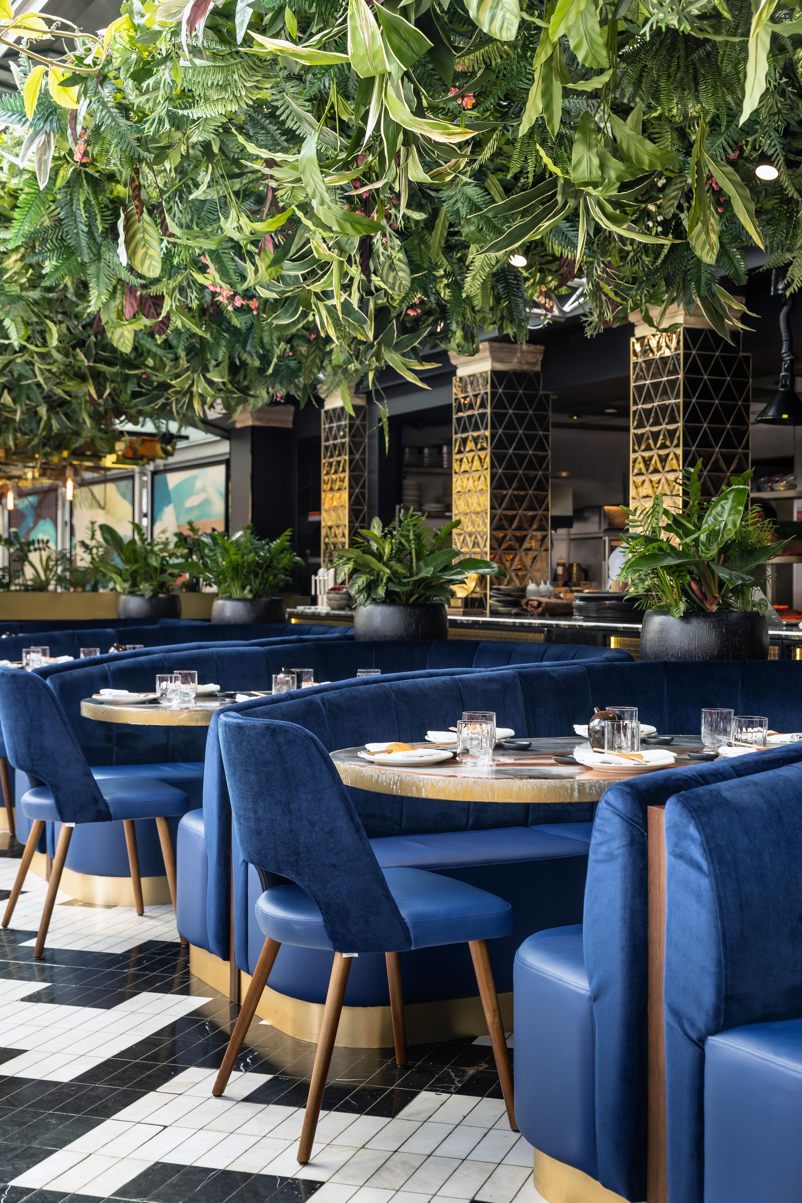 SUSHISAMBA COVENT GARDEN dining room booths