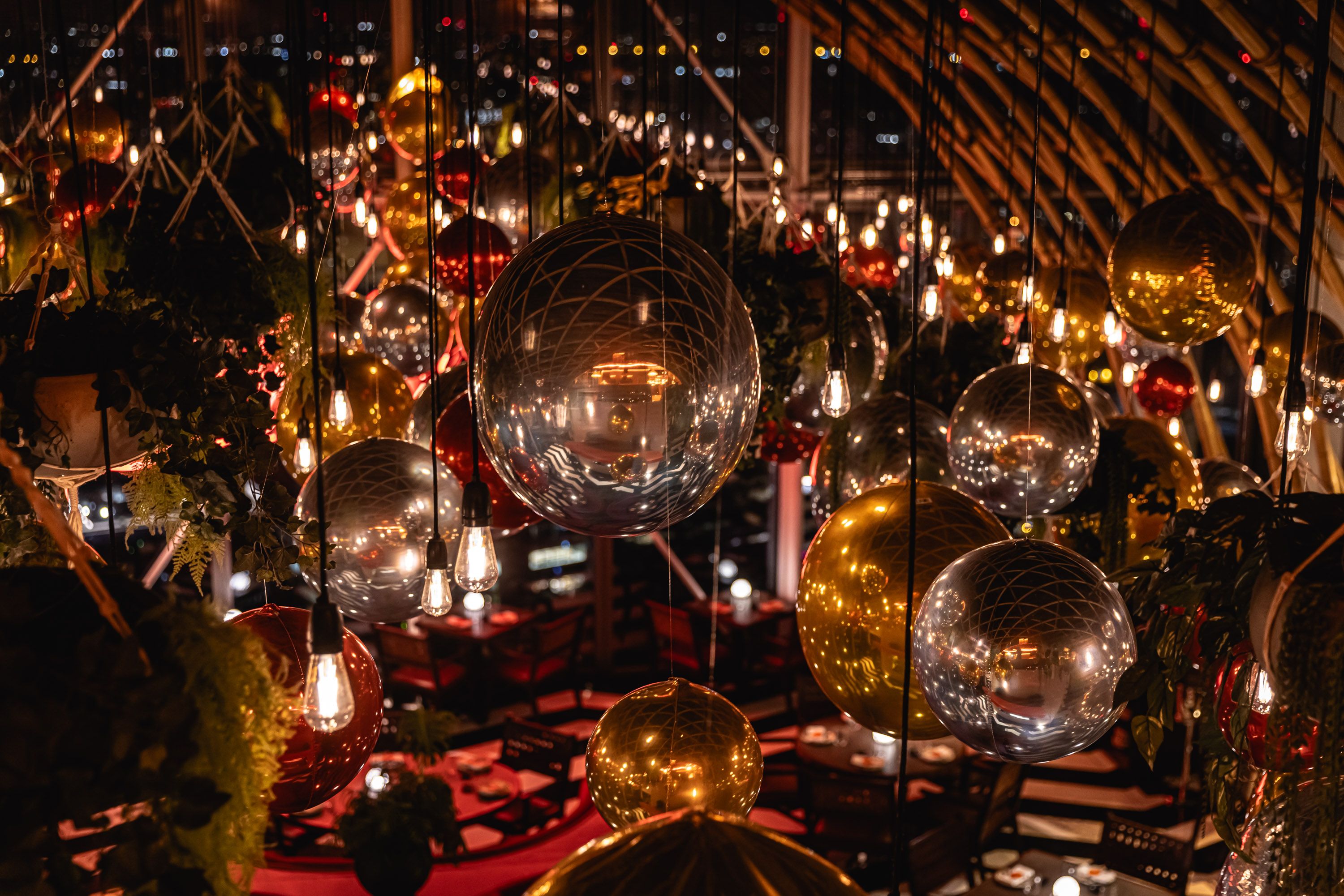 CHRISTMAS BALLOONS AT SUSHISAMBA HERON TOWER